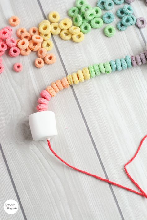 Edible Necklace, Noodle Necklaces, Rainbow Treats, Fruit Cereal, Food Necklace, Loop Necklace, Food Activities, Rainbow Fruit, Necklace Everyday