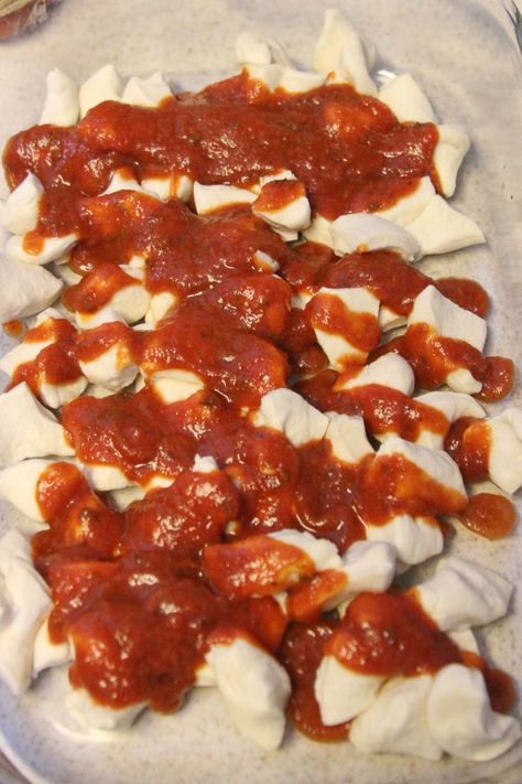 Pizza Pull Apart Bread With Pizza Dough, Recipes Using Pillsbury Pizza Crust Dough, Pull Apart Pizza Bread Pillsbury, Bundt Pan Pizza Pull Apart, Pizza Pull Apart Bread With Biscuits, Pull Apart Bread Appetizer, Pizza Pull Apart Bread, Pizza Pull Apart, Best Party Snacks