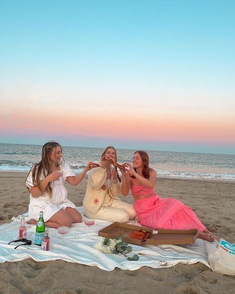 Picnic, beach picnic, summer, Summer 2023, girls, bffs Beach Picnic Foods, Beach Picnic Party, Ocean Pastel, Picnic Pictures, Sunset Picnic, Picnic Summer, Sunset Girl, Beach Instagram Pictures, Pastel Sunset