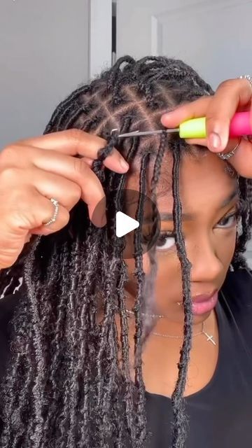 💯Raw Human Hair Vendor on Instagram: "Knotless Faux Locs Tutorial!😻Drop a like for her amazing work!👍🏾Follow @elfinhair_beauty for more inspiration~  👉🏽Click our bio website to find more hairstyles~ 💸Use coupon code: “VV10” —————————————————— ⬇️COMMENT BELOW⬇️ ❤️LIKE, SAVE AND SHARE❤️ . .  . .  . .  .  . #explorepage  #satisfyingvideos #blackgirlmagic  #braidstyles  #inspiration  #viral  #arroganttae  #transformation #cutegirlhairstyles #blackgirls #naturalhair #frenchbraids 😘#locs #braider #babygirl #locs4life #naturalhairstyles #knotlessbraids #boxbraids #braidseason #dutchbraids #bohobraids #goddessbraids #locstylesforwomen" How To Do Faux Locs, How To Style Faux Locs, Small Faux Locs Long, Styling Faux Locs Hairstyles, Faux Locs Over Real Locs, Small Faux Locs, Knotless Faux Locs, Faux Loc Bob, Egirl Hairstyles