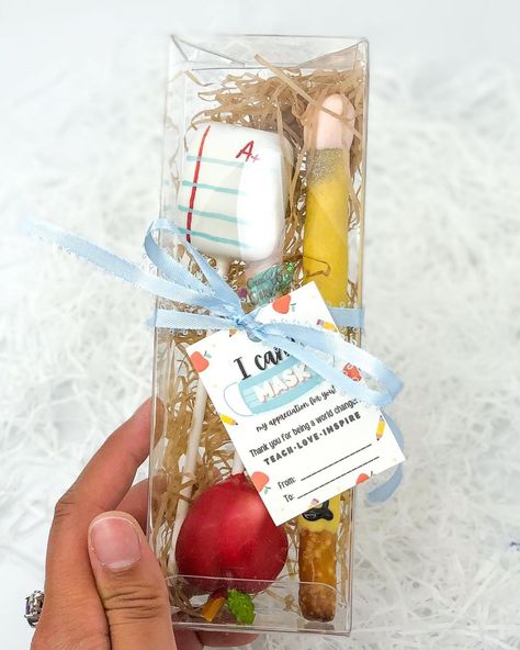 Edible Teacher Gifts, Teacher Treat Box Ideas, Teacher Appreciation Sweets, Teacher Appreciation Cakesicles, Teacher Appreciation Treat Boxes, Teacher Cakesicles, Teacher Appreciation Cake Pops, Back To School Cakesicles, Teacher Cake Pops