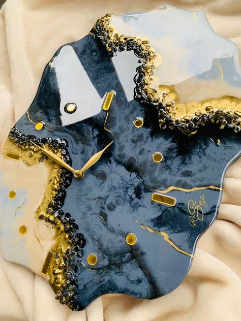 45 x 30cms agate shape grey and gold resin clock Resin Clock, Wall Frame, Grey And Gold, Frames On Wall, Agate, Clock, Frame, Grey, Wall