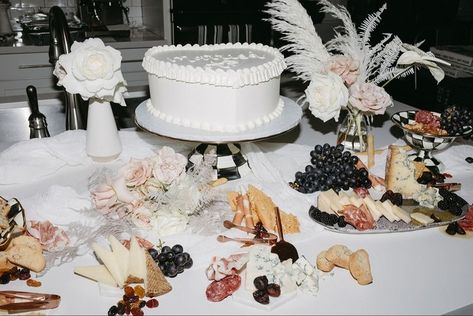 Engagement Party Charcuterie, White Heart Shaped Cake, Charcuterie Table Wedding, Wedding Snack Table, Grazing Table Wedding, Wedding Charcuterie Table, Snacks Wedding, Wedding Grazing Table, Wedding Cocktail Hour Food