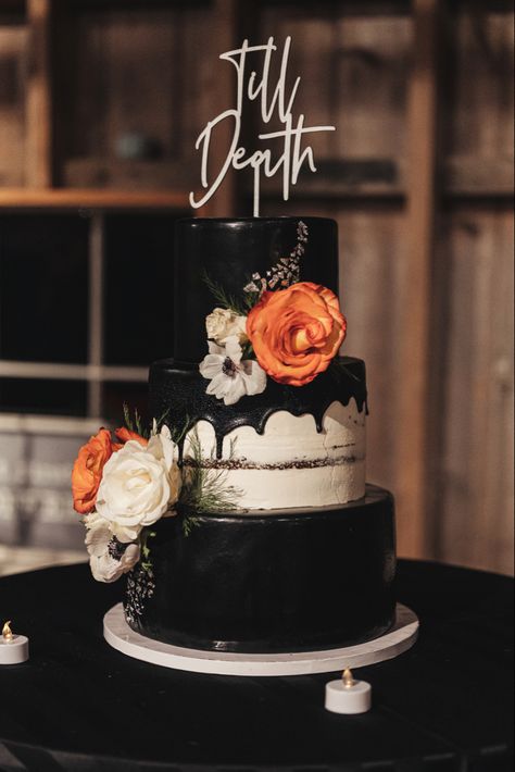 Dark Moody Wedding Cake, Dark Wedding Cakes, Goth Wedding Cake, Moody Wedding Cake, Halloween Wedding Cake, Dark Moody Wedding, Halloween Wedding Cakes, Goth Wedding, Dark Wedding