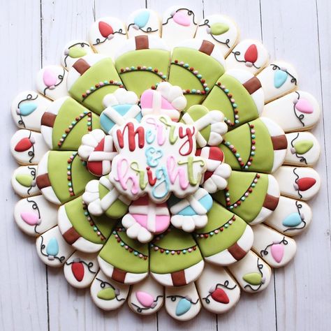 Ashley Moffat’s Instagram profile post: “Whew! I have so much catch up to do! I hope everyone had a wonderful Christmas! I’m gearing up for the New Year and I’m excited to show you…” Royal Icing Christmas Cookies, Royal Icing Decorated Cookies, Cookie Platters, Christmas Cookies Packaging, Cookie Glaze, Grinch Cookies, Cute Christmas Cookies, Cookie Platter, Holiday Cookies Christmas