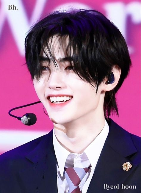 Sunghoon Smile Fangs, Sunghoon Vampire Teeth, Sunghoon Teeth, Sunghoon Fangs, Smile Drawing, Dont Want To Lose You, Hee Man, Canine Tooth, Pageant Hair