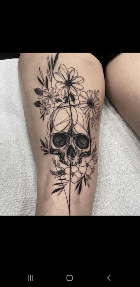 Floral Skull Tattoos, Black Sleeve Tattoo, Skull Tattoo Flowers, Mujeres Tattoo, Flower Thigh Tattoos, Half Skull, Tattoo Board, Floral Skull, Flower Skull