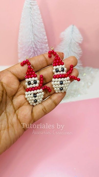 Diy Christmas Earrings, Diy Crafts Paper Flowers, Beaded Crafts, Snowman Crafts, Earring Tutorial, Beaded Jewelry Patterns, Christmas Earrings, Bead Jewellery, Gothic Jewelry