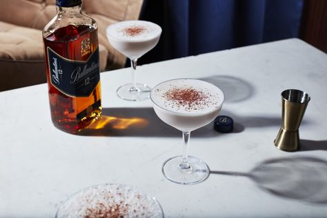 Learn how to make an Atholl Brose cocktail. This Scottish classic is an oats-so-simple recipe. Make after a dinner party to really up your hosting game. Ballantines Whisky, Oatmeal Water, Whisky Cocktail Recipes, Whisky Cocktail, Whisky Cocktails, Cream Liqueur, Event Invitation, Cocktail Recipe, Scotch Whisky