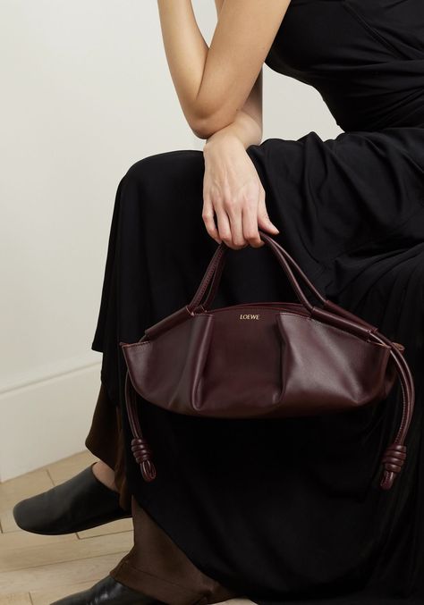 Loewe Paseo Bag, Loewe Clothes, Loewe Paseo, Loewe Aesthetic, Loewe Bags, Bags 2024, Burgundy Bag, Loewe Bag, Chic Bags