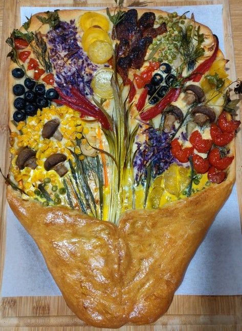 Foccacia Art, Decorated Bread, Garden Focaccia, Decorate Bread, Focaccia Bread Art, Focaccia Art, Foccacia Bread, Beautiful Bread, Dessert Breads