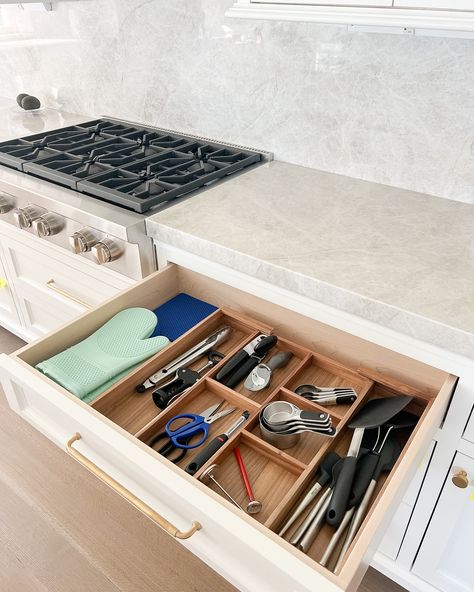 The @neatmethod acacia multi-purpose drawer insert. Perfect for those multi-purpose kitchen drawers 🙌🏻 @neatmethod @vanderhornarchitects #kitchen #newkitchen #kitchendesign #home #newhome #newbuild #kitchendrawer #organizeddrawer #drawerorganization #rhodeisland #watchhill #westerly Functional Kitchen Drawers, Drawer Inserts, Creative Kitchen, Garage Apartment, Kitchen Drawer, Kitchen Drawers, Functional Kitchen, New Builds, New Kitchen