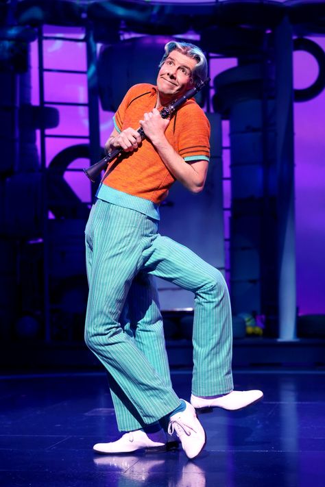 Squidward Tentacles Squidward Spongebob The Musical, Spongebob The Musical Costumes, Sponge Bob The Musical, Squidward Cosplay, Spongebob Props, Squidward Costume, Spongebob Cosplay, Spongebob The Musical, Ethan Slater