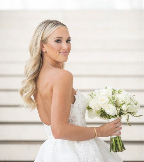 Strapless Wedding Dress Hair, Blonde Bridal Hair, Hair Down Styles, Bridesmaid Hair Inspo, Strapless Dress Hairstyles, Vestido Strapless, Blonde Hair Makeup, Glam Wedding Makeup, Wedding Hair Up