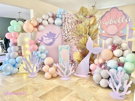 Mermaid 1st Birthday Party, Mermaid 1st Birthday, Mermaid Baby Shower Theme, Twins Party, Underwater Birthday, Kids Party Inspiration, Mermaid Birthday Party Decorations, Mermaid Birthday Cakes, Magic Party