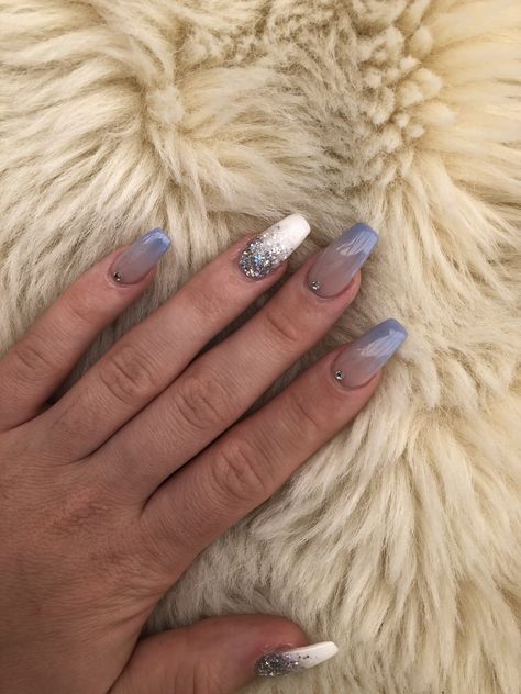 Blue ombré nails with glitter on thumb and ring finger  Insta @sophiehill._ Blue Ombre Nails, Blue Ombre, Ring Finger, Ombre Nails, Model Photography, Glitter Nails, Glitter, Nails, Blue