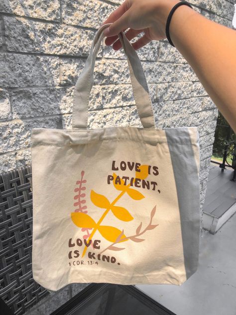 Christian Bag Ideas, Tote Bag Painting Ideas Bible Verse, Painted Bags Ideas Aesthetic, Bible Verse Tote Bag Painting, Christian Tote Bags Paint, Canvas Bag Painting Ideas Aesthetic, Painted Tote Bag Ideas Christian, Bible Tote Bag Diy, Bible Bag Ideas