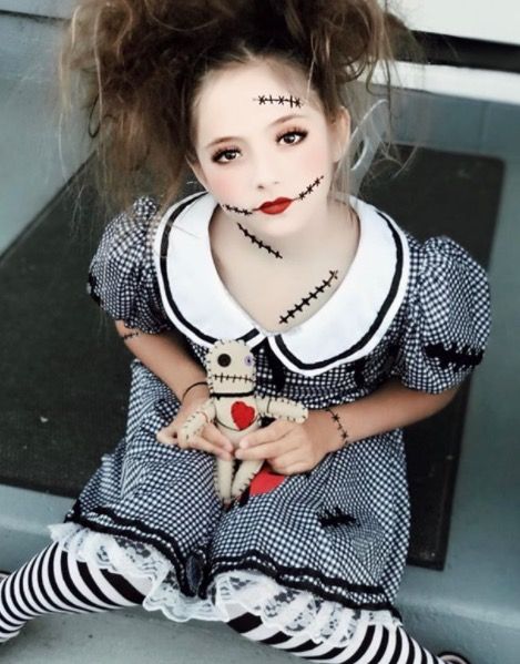 Scary Doll Costume For Kids, Creepy Doll Makeup For Kids, Broken Doll Makeup Kids, Creepy Doll Costume For Kids, Broken Doll Halloween Costume, Scary Doll Costume, Creepy Doll Halloween Costume, Scary Doll Makeup, Foto Halloween