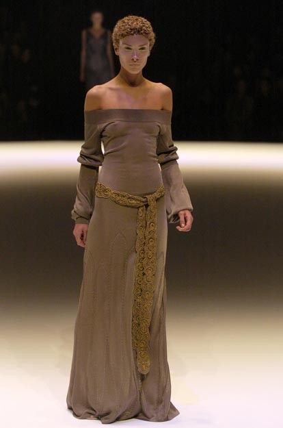 Dune Core Outfit, Dune Dresses Aesthetic, Dune Outfit Inspiration, Dune Outfit Aesthetic, Casual Medieval Outfits, Dune Inspired Fashion, Historical Fashion Aesthetic, Dune Aesthetic Outfit, Medieval Runway Fashion