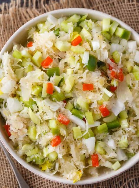 Sauerkraut Salad, Bbq Salads, Homemade Sauerkraut, Quick Salads, Sauerkraut Recipes, Broccoli Salad Recipe, Side Dish Recipes Easy, Yummy Salad Recipes, Easy Salad Recipes