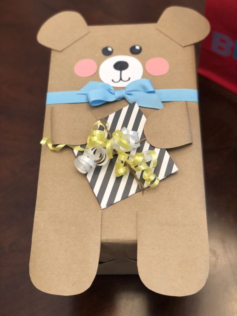 Diy Gifts For 1st Birthday, Teddy Bear Wrapping Ideas, Wrapping Paper Ideas Birthday, First Birthday Gift Wrapping Ideas, Diy First Birthday Gift, Birthday Wrapping Ideas, Handmade Wrapping Paper, Baby Gift Wrapping, 1st Birthday Presents