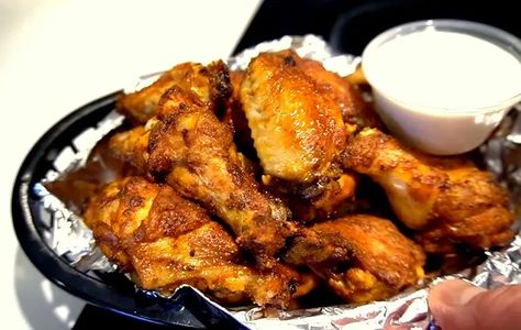 Pizza Hut Wings Recipe, Pizza Hut Wings, Buffalo Wings Recipe, Marinated Chicken Wings, Easy Chicken Wing Recipes, Hot Wing Recipe, Wings Recipe Buffalo, Chicken Alfredo Pasta, Wings Recipe