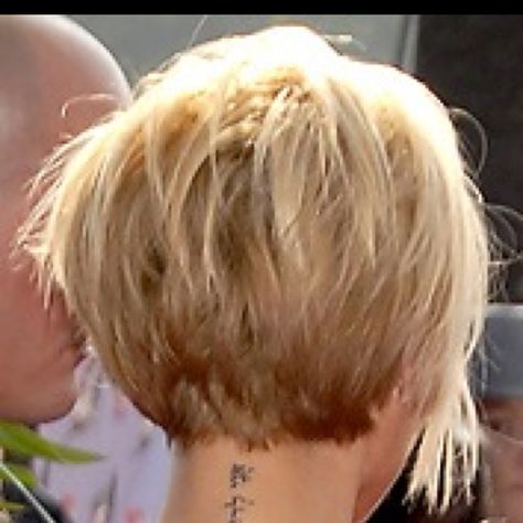 like the short neckline and layering. and oh the tattoo placement looks cool! :) Concave Bob Hairstyles, Kort Bob, Kadeřnické Trendy, Haircut And Color, Penteado Cabelo Curto, 짧은 머리, Cute Hairstyles For Short Hair, Short Hairstyle, Short Haircut