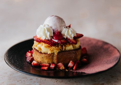 Don't forget the cornflakes and yuzu curd. French Toast And Ice Cream, French Toast Strawberry, Yuzu Curd, Strawberries And Ice Cream, Strawberry Toast, Strawberry French Toast, Brioche French Toast, Premium Ice Cream, Cafe Ideas