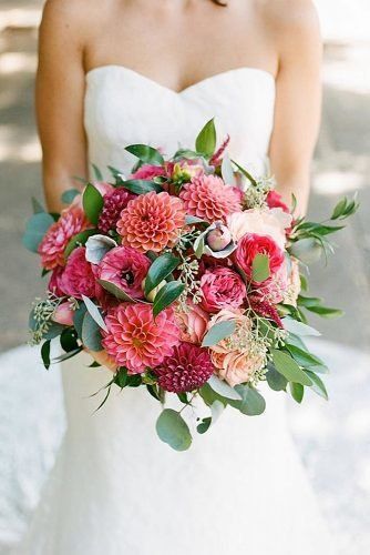 Dahlia Bridal Bouquet, Dahlia Wedding Bouquets, Colorful Bridal Bouquet, Wedding Bouquet Ideas, Dahlias Wedding, Dahlia Bouquet, Spring Wedding Bouquets, Red Bouquet Wedding, Summer Wedding Bouquets