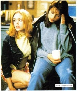 Scream Outfits, Scream 1996, Scream Cast, Scream Franchise, Neve Campbell, Ghostface Scream, Tv Show Couples, Slasher Film, Slasher Movies