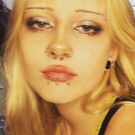 hollow_fangz Nostril Horseshoe Nose Rings, Horseshoe Nostril Piercing, Triangle Nose Piercing, Cool Nostril Piercings, Double Septum Piercing, Septum And Nostril Piercing, Septum Piercing Aesthetic, Piercing Setup, Pierced Girls