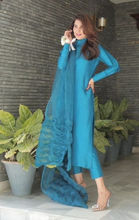 Plain dress designs Lawn Kurti, Lawn Suit, Pakistani Fashion Casual, Eid Ul Fitr, Stylish Short Dresses, Pakistani Dresses Casual, Pakistani Fashion Party Wear, Salwar Kamiz, Beautiful Pakistani Dresses