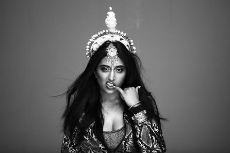 RAJA KUMARI - MUTE FT. ELVIS BROWN - https://www.youtube.com/watch?v=2oovwrCeP6E Raja Kumari, Mass Appeal, Indian Classical Music, Trending Songs, Rap Artists, Female Rappers, Nikko, American Rappers, Recording Artists