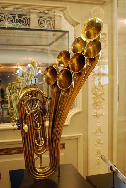 Trombone with seven bells / Adolphe Sax / Paris / 1876, photo credit Robin Davis. The Brussels Musical Instrument Museum has some of the rarest instruments from around the world in its collection. Piston Art, Brass Musical Instruments, Brass Instrument, Instruments Art, Learn Violin, Brass Instruments, Brussels Belgium, Trumpets, Making Music