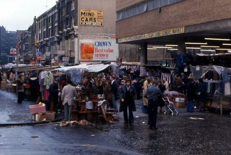 London in the 1970s Through Fascinating Color Photos ~ Vintage Everyday 1970s London, Berwick Street, Spitalfields Market, Notting Hill Carnival, Lombard Street, Carnaby Street, Liverpool Street, Piccadilly Circus, Black And White Landscape