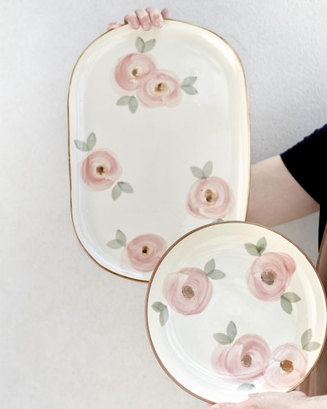 Orchard Blossom Oval Platter & Orchard Blossom Serving Bowl by Robert Gordon Pottery. Made in Melbourne by skilled craftspeople Painting Pottery Plates, Robert Gordon, Painted Ceramic Plates, Pottery Lessons, Diy Pottery Painting, Cerámica Ideas, Born Again, Handmade Ceramics Vase, Hand Painted Plates