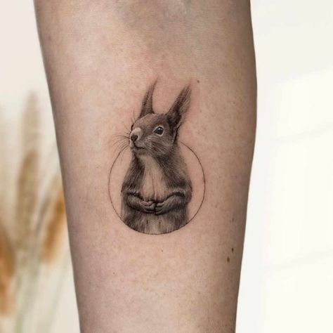 Squirrel Tattoo Ideas, Squirrel Tattoo, Flamingo Tattoo, Tier Tattoo, Rabbit Tattoo, Bauch Tattoos, Pawprint Tattoo, Scale Tattoo, Squirrel Art