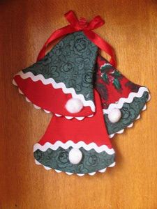 Easy Holiday Decorations, Fabric Christmas Decorations, Sewn Christmas Ornaments, Christmas Decorations Sewing, Fabric Door, Frugal Christmas, Door Bells, Making Fabric, Felt Crafts Christmas