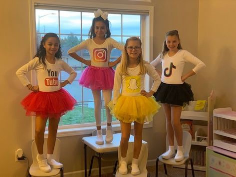 Our girls love their Social Media <3 Twin Day At School, Friend Costume Ideas, Rugrats Costume, Easy Halloween Costumes For Couples, Salt And Pepper Costume, Africa Fashion Woman, Diy Group Halloween Costumes, Old Halloween Costumes, Youtube Halloween