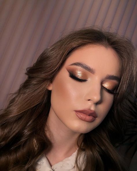 Gold Tones Makeup, Gold Smokey Makeup, Brown Golden Eye Makeup, Golden Brown Makeup Look, Eye Makeup Gold Smokey, Brown Golden Makeup Look, Copper Smokey Eye, Gold Brown Wedding Makeup, Natural Gold Makeup