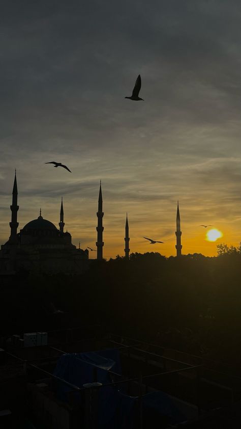 Mosque Pictures Aesthetic, Aesthetic Mosque Pics, Mosque Wallpaper Aesthetic, Mosque Aesthetic Wallpaper, Islamic Pictures Aesthetic, Mosques Aesthetic, Islam Sunset, Aesthetic Islamic Pictures, Ilayda Core