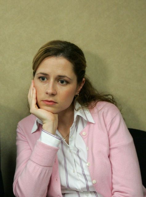 Jenna Fisher as Pam Beesly in The Office Pam Beasley Quotes, Jenna Fischer The Office, Pam The Office Aesthetic, Pam Beasley Costume, Pam Beasley Aesthetic, Pam Beesly Costume, Pam Beesly Aesthetic, Pam Beesly Icon, Pam Office