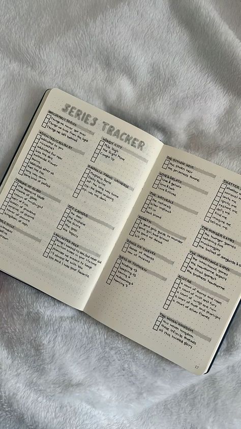 book journal series tracker Journal Book Tracker Ideas, Series Tracker Book Journal, Reading Journal Goals Page, Reading Journal Book Series Tracker, Book Journal Stats, Book Series Tracker Bullet Journal, Reading Tracker Journal, Bujo Series Tracker, Simple Reading Journal Spreads