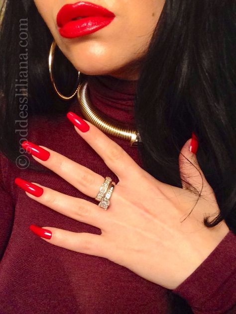 Red lipstick and red nails... Long Red Nails, Ultra Beauty, Makeup Hacks Beauty Secrets, Vintage Nails, Classy Acrylic Nails, Red Nail Designs, Beauty Lipstick, Diy Beauty Hacks, Beautiful Lips