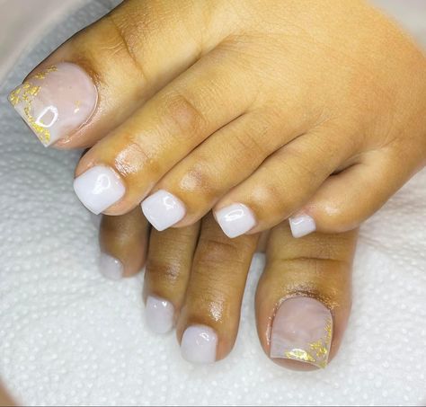 Gold Toe Nails, Pedicure Designs Toenails, Gold Acrylic Nails, Gel Toe Nails, Acrylic Toes, Acrylic Toe Nails, Pretty Toe Nails, Long Acrylic Nail Designs, Classy Acrylic Nails