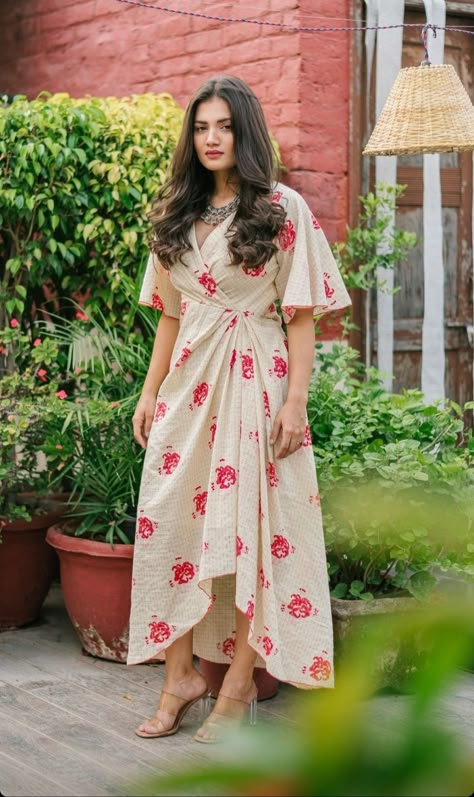 Cotton Dress Western, Temple Visit Outfit Indian, Dress For Heavy Bust, Summer Ethnic Outfits, Bday Guest Outfit, Cotton Dress Pattern Western, Cotton Dresses Summer Indian, Cotton One Piece Dresses Western, Cotton Dress Pattern Indian Summer