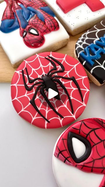 D u l c e s  C o n f e c c i o n e s on Instagram: "One of the simple designs of the Spiderman set🕸️🕷️  I used the wet-on-wet technique for the spider web and once that base crusted over, I pipped the Spider to make it have more dimension.  . . . #decoratedcookies #sugarcookies #sugarcookiesofinstagram #customcookies  #edibleart #sugarartist #baker #cookier #artist #cookieart #handmade #dulcesconfecciones #spidermancookies" Spiderman Biscuits, Spider Man Cookies Decorated, Spider-man Cookies, Spiderman Cookies Decorated, Spider Web Cookies, Spiderman Cookies, Halloween Oreos, Spiderman Web, Man Cookies