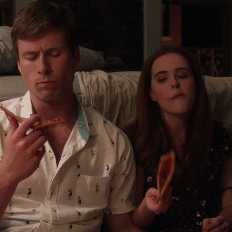 Trending GIF pizza lucy liu zoey deutch romcom taye diggs glen powell joan smalls rom-com titus burgess set it up creepy tim setitupnetflix set it up netflix setitup Glen Powell Zoey Deutch, Zoey Deutch Glen Powell, Zoey Deutch And Glen Powell, Glen Powell Set It Up, Glen Powell And Zoey Deutch, Glen Powell Gif, Titus Burgess, Romcom Couples, Set It Up Movie