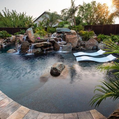 Texas Pool Landscaping, Pool Designs Modern, Tropical Pools, Black Bottom Pools, Texas Backyard, Pool Design Modern, Texas Pools, Pretty Furniture, Leisure Pools