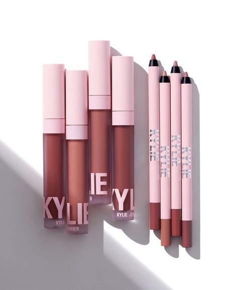 Kyle Cosmetics, Makeup Kit Bag, Makeup Collection Goals, Makeup Materials, Makeup Gallery, Face Beat Makeup, Kylie Makeup, Unique Beauty Products, Cute Nail Polish